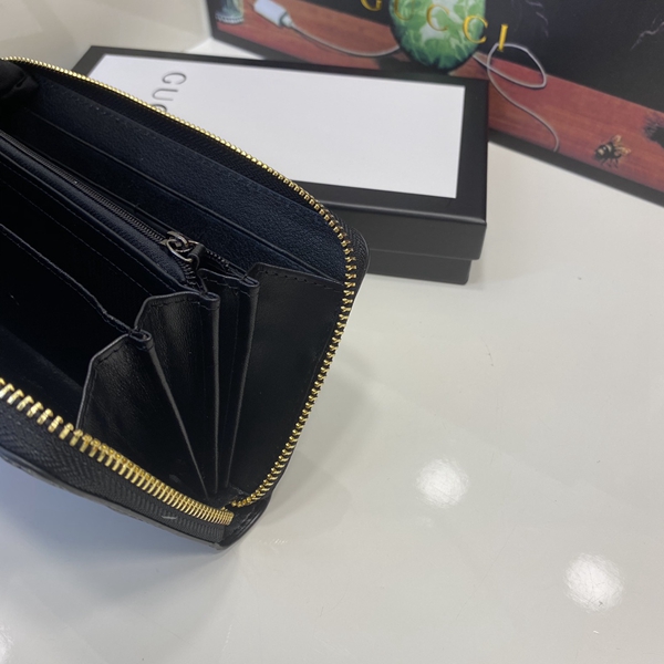 グッチ財布コピー着用イメージ